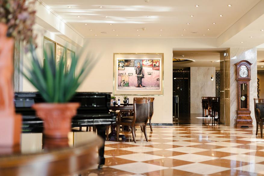 To Mediterranean Palace Hotel καλωσορίζει το ‘The Art Dose Corner’ και υποδέχεται σε έναν ειδικά διαμορφωμένο χώρο μοναδικά έργα τέχνης της γκαλερί «The Art Dose».