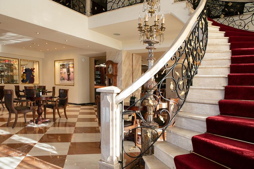 To Mediterranean Palace Hotel καλωσορίζει το ‘The Art Dose Corner’ και υποδέχεται σε έναν ειδικά διαμορφωμένο χώρο μοναδικά έργα τέχνης της γκαλερί «The Art Dose».