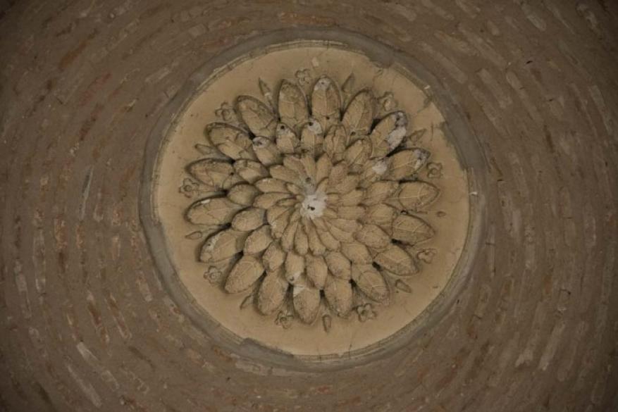 Μπεζεστένι: Εμπορική στοά, ετών 600 Μπεζεστένι: Εμπορική στοά, ετών 600