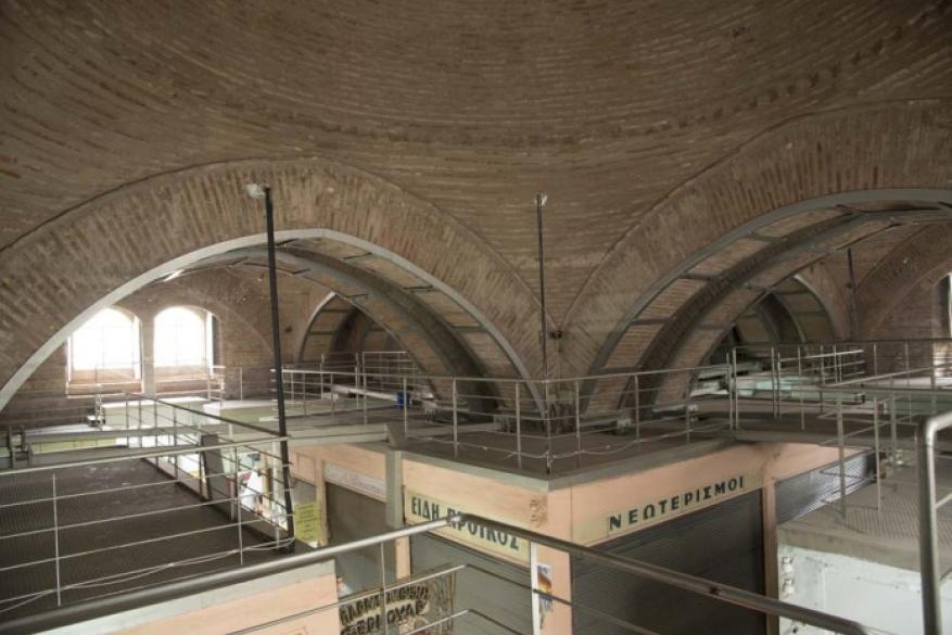 Μπεζεστένι: Εμπορική στοά, ετών 600 Μπεζεστένι: Εμπορική στοά, ετών 600