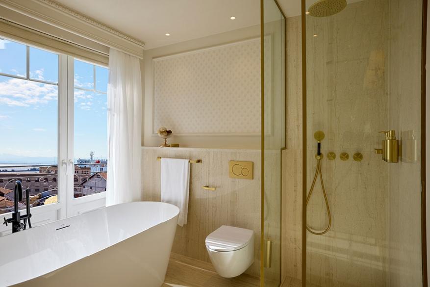 Γωνιακή Σουίτα με Θέα στη Θάλασσα / Corner Σουίτα με Θέα στο Παλιό Λιμάνι Γωνιακή Σουίτα με Θέα στη Θάλασσα / Corner Σουίτα με Θέα στο Παλιό Λιμάνι