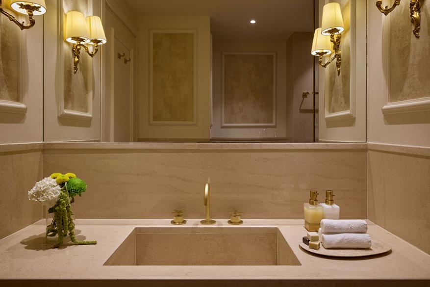 Deluxe Ladadika View